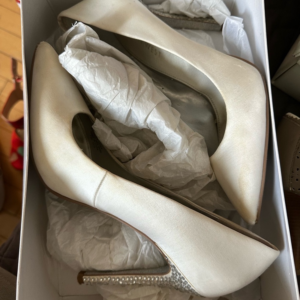 Nine West Elegant Satin Heels with Sparkling Accents